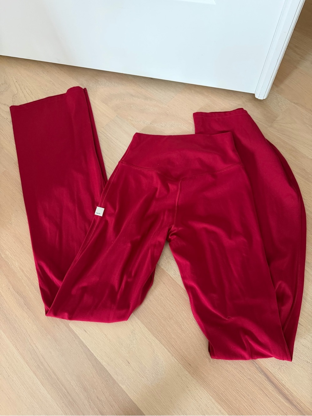 Vuori All the Form Flare XS and Daily Form Bra Small Strawberry - Picture 7 of 7